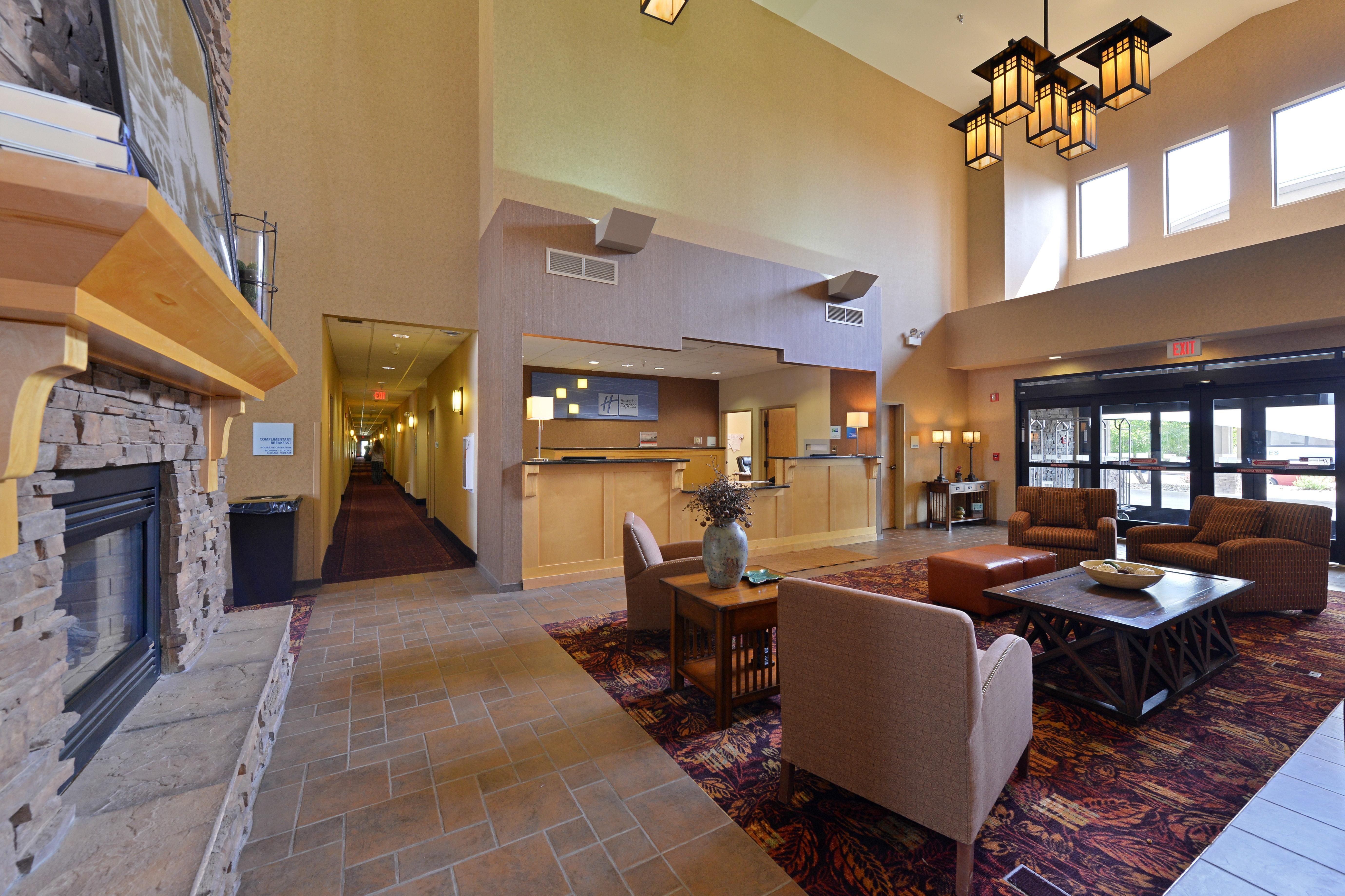 Holiday Inn Express Hotel & Suites Gillette By Ihg Exterior foto
